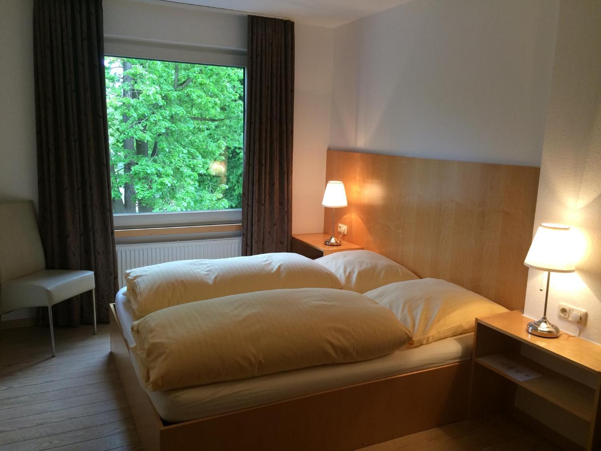 Hotel Und Apartment Garni Eurode Live Хецогенрат Екстериор снимка